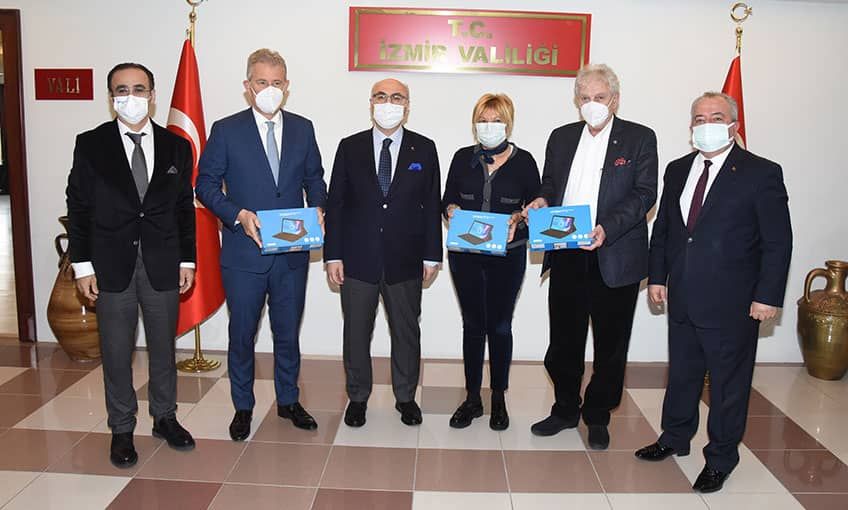 İzmir İş Dünyası bu kez öğrenciler için kenetlendi