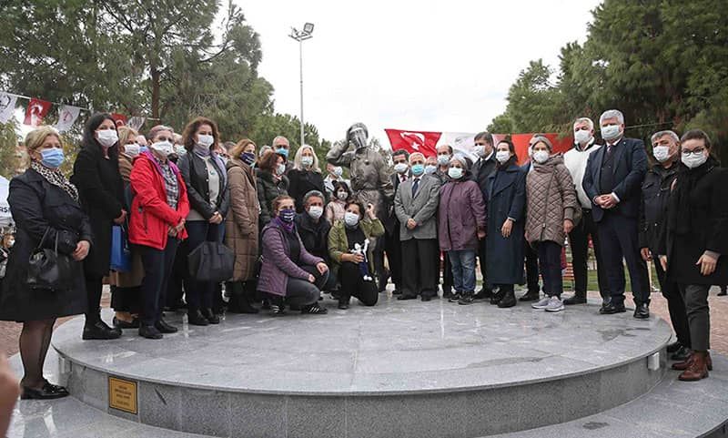 Sağlık emekçilerine saygı anıtı açıldı