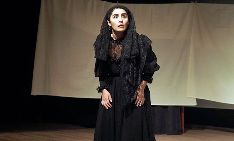 Sahneye tek çıktı beş oynadı