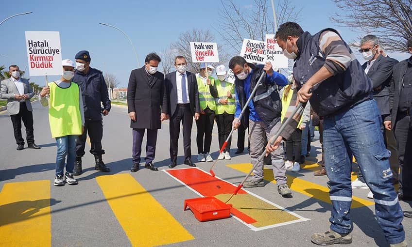 Ayvalık’ta yayalar için Kırmızı çizgi