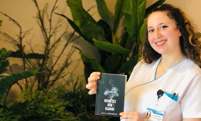 Renksiz bir kadın okuyucusuyla buluştu