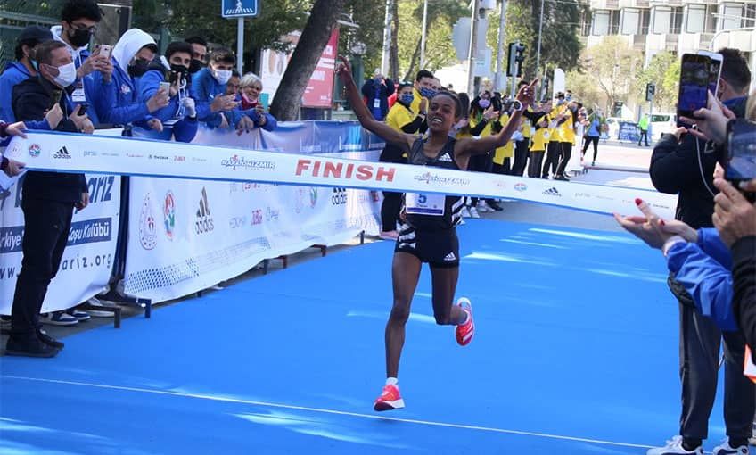 Maratonİzmir tarihe geçti