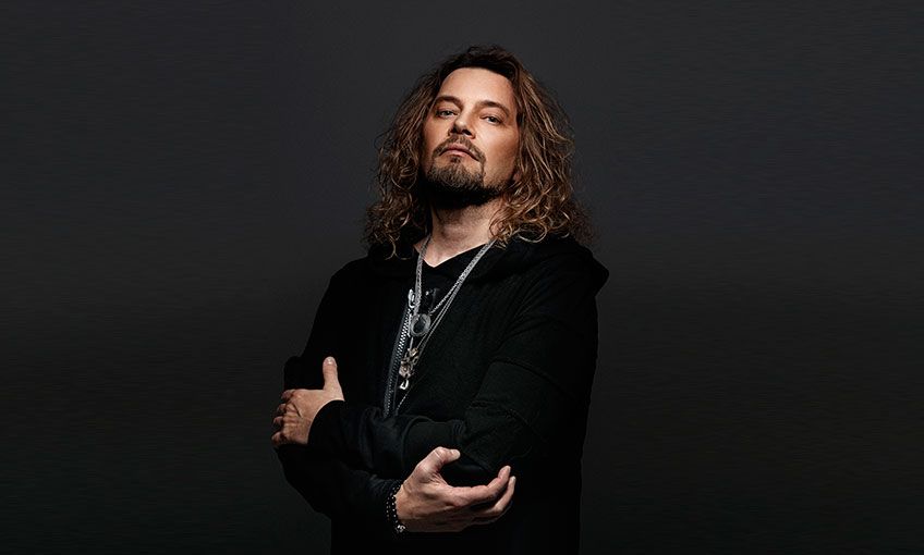 İskender Paydaş'tan 23 Nisan Hediyesi