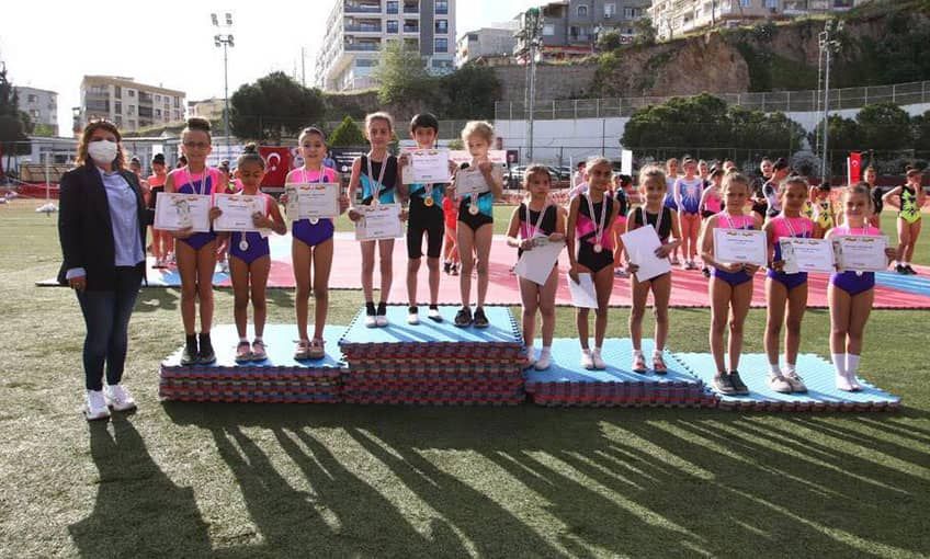 Her mahallede 23 Nisan coşkusu