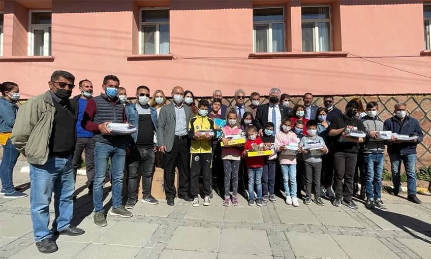 Bingöllü çocuklara 23 Nisan hediyesi