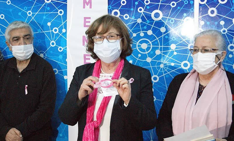 Farkındalık için Pembe Bileklik