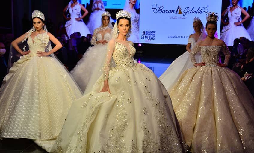 Elif Ece Uzun, podyumlara döndü