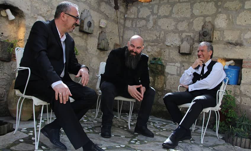 Atina, İstanbul, Selanik, İzmir kokan şarkılar