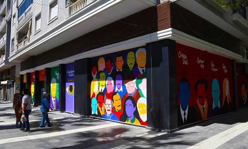 Kuşadası'nın sokaklarında sanat var