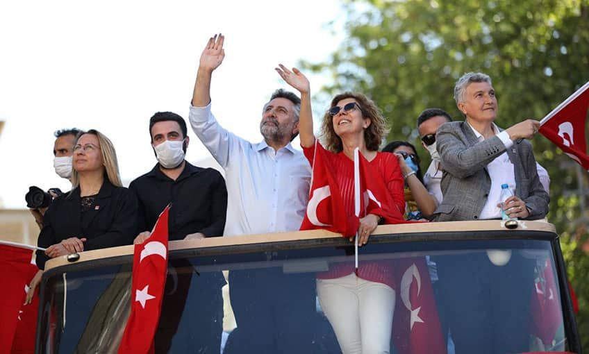 19 Mayıs coşkusu mahallelerde yaşandı