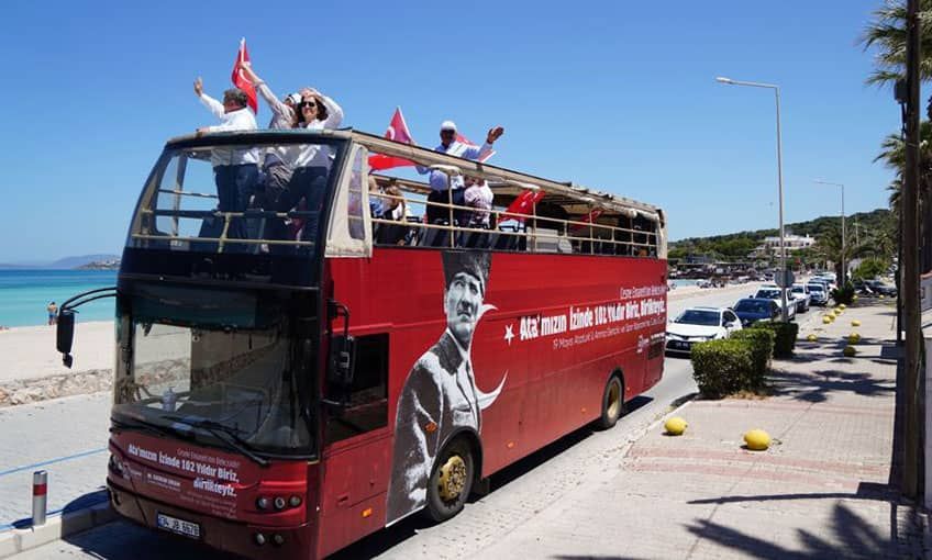 Çeşme’de 19 Mayıs coşkusu sokaklara taşındı