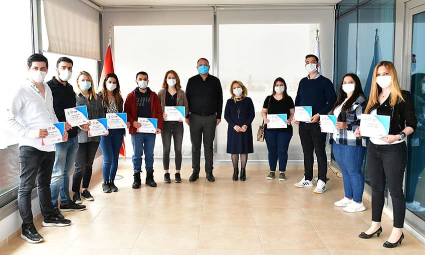 Çiğli'de Eczacılık Eğitimini Tamamlayan 75 Kursiyer Sertifikasını Aldı