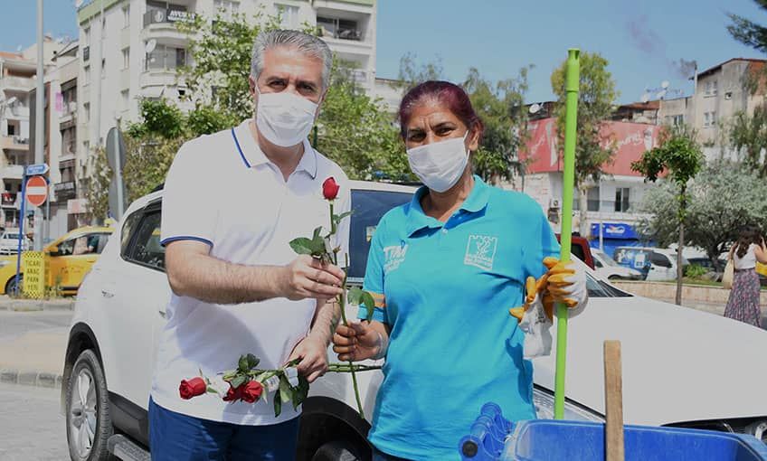 Binlerce Kırmızı Gül