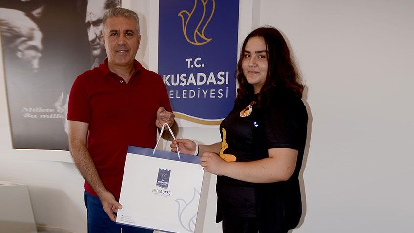 Alkışlar Demir Yumruk Tuğçe’ye