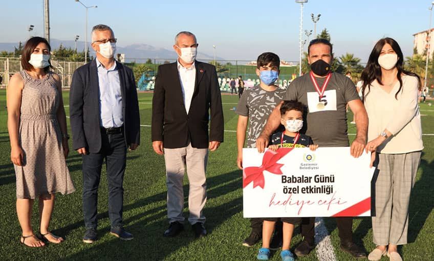 Babalarla çocukları yarıştı