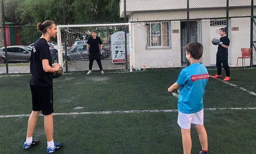 Karşıyaka'ya Kaleci Okulu