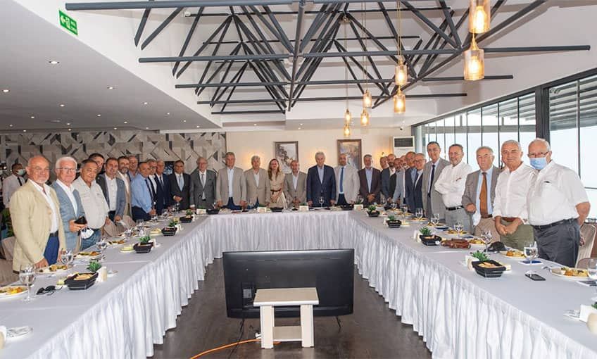 İzmir dendiğinde gözlerin parladığını görüyorum