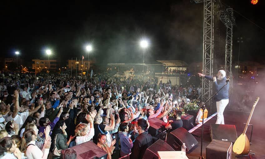 Birinci gün Işın Karaca,  ikinci gün Onur Akın