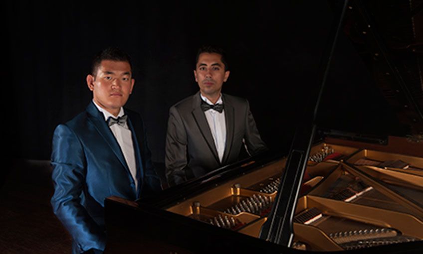İzmir Agora’da Bir Piyano İki Piyanist