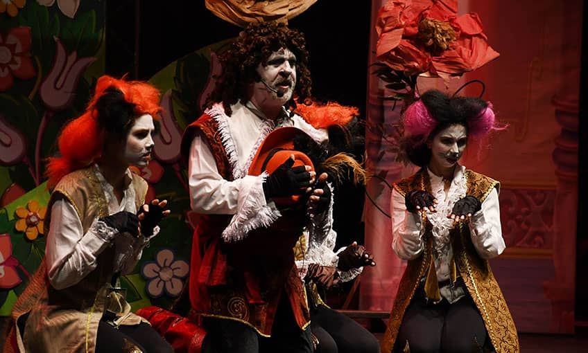 “Çizmeli Kedi” Kuşadalı çocuklarla buluştu