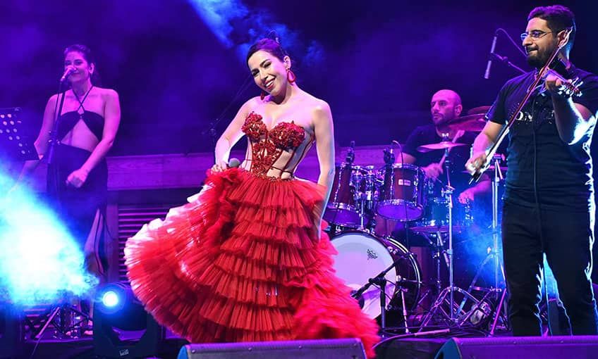 Çeşme'de Burcu Güneş Rüzgarı