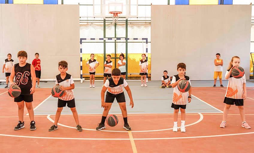 Seferihisar Belediyesi Yaz Spor Okulu 12 branş ile devam ediyor