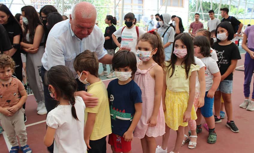 Sporculara 700 çift ayakkabı