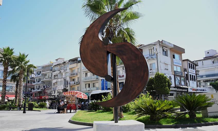 Güneşe giden yol Kuşadası'ndan geçiyor