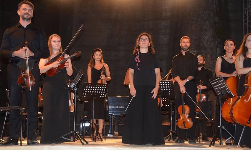 El Ele Müzik Senfoni Orkestrası rüzgarı