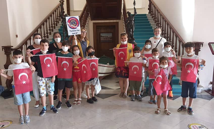 99 yıldır bu ülkede güneş daha parlak doğuyor