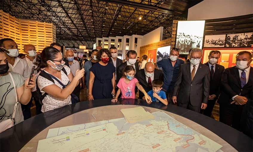 İstiklal Sergisi İzmir'de...