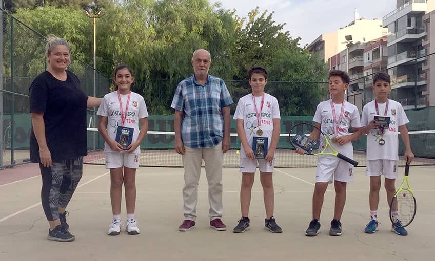 Bostanlıspor tenis 12 yaşta kürsüye çıktı