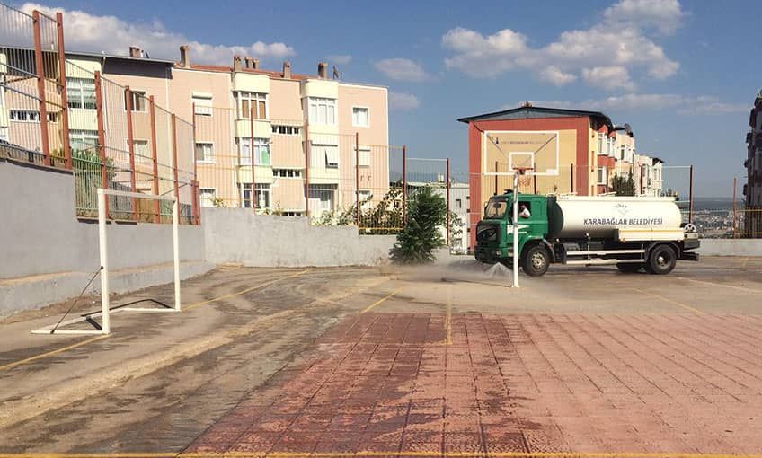 Karabağlar'da okullara temizlik desteği