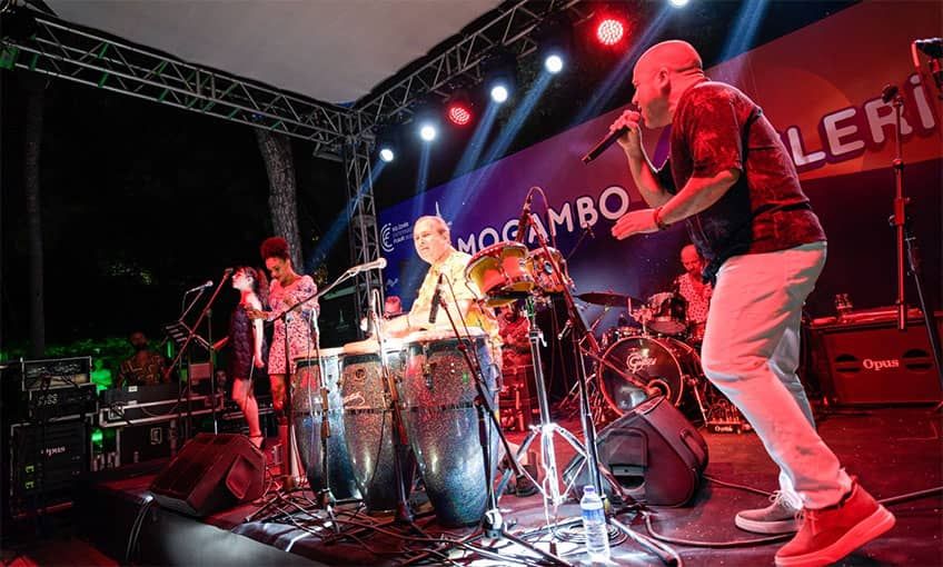 İEF’de renkli geceler