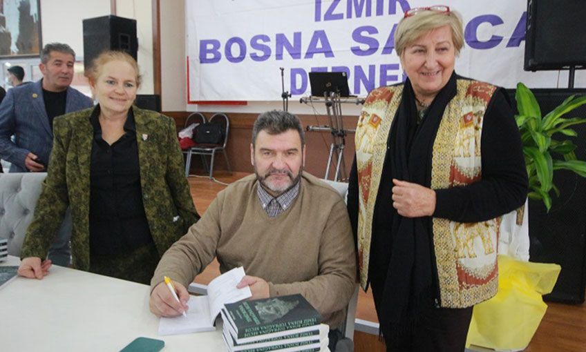 Boşnak komutan Savaş Öyküleri'ni İzmir’de İmzaladı