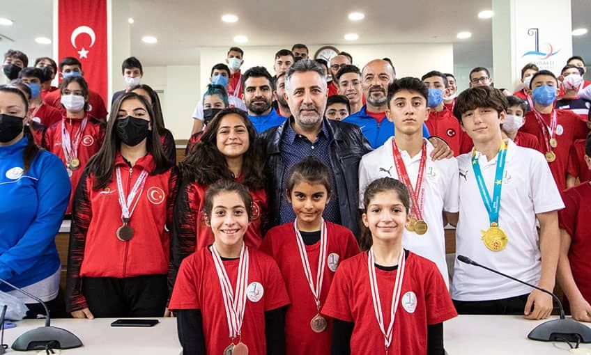 Atletizmde Bayraklı farkı