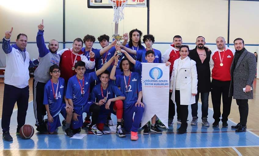 Yıldız Basketbol şampiyonluk sevinci