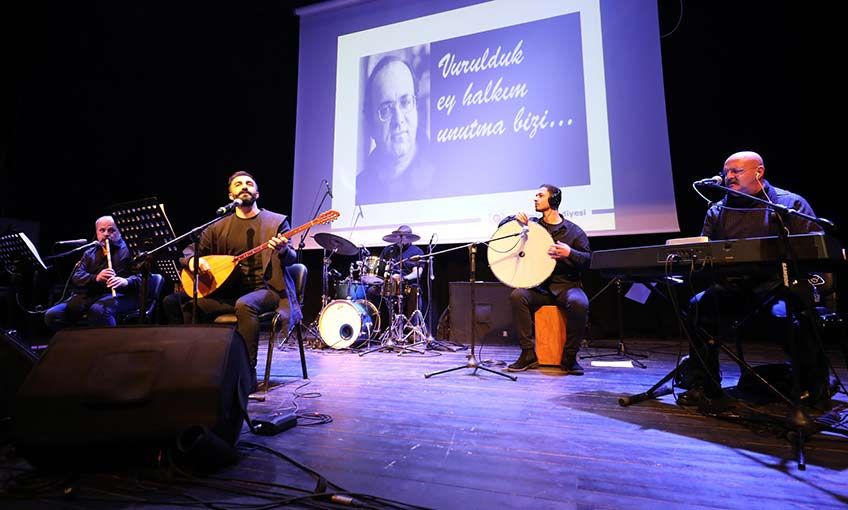 Uğur Mumcu Gaziemir’de türkülerle şiirlerle anıldı