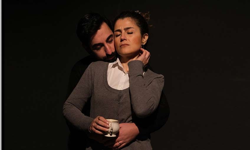 '6 Üstü Tiyatro' ilk oyununu sahneledi