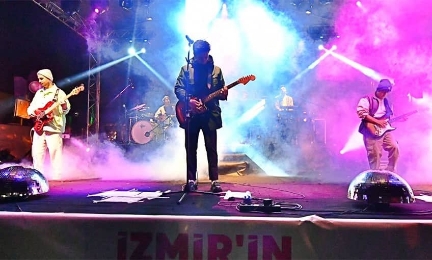 İzmirliler 2022’ye müzikle girdi