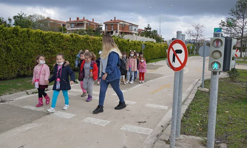 Anaokulu öğrencilerine trafik eğitimi