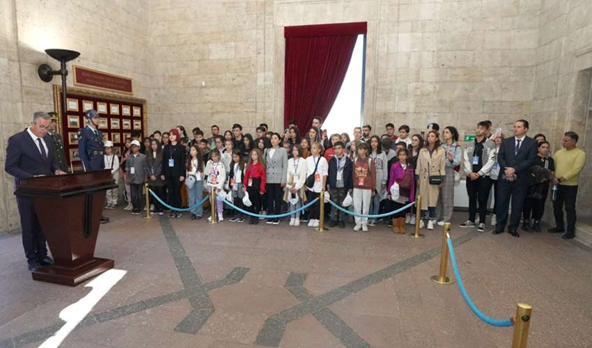 Gaziemirli çocuklar ve gençler Ata’sının huzurunda