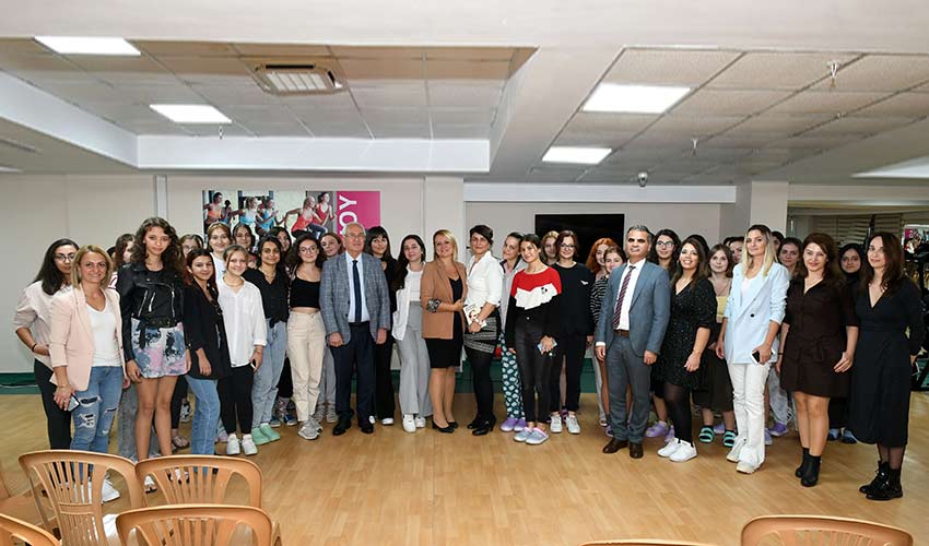 Atatürk Yükseköğrenim Kız Öğrenci Yurdu'nda keyifli söyleşi