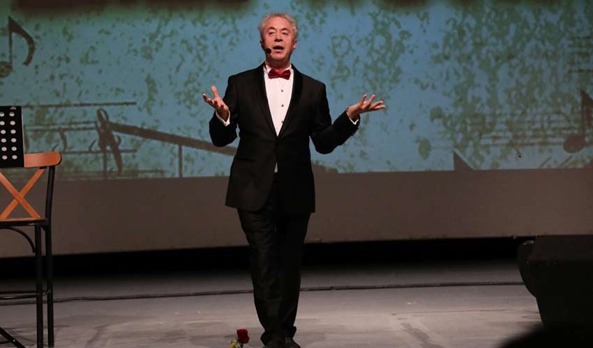 Klasi-Komik Bayraklı’da