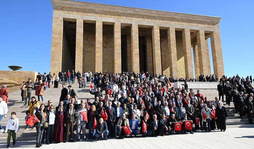 Karabağlar muhtarları Anıtkabir ve Kocatepe'de