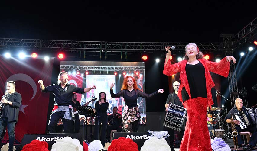 Cumhuriyetin 99. Yılı Çiğli’de Coşkuyla Kutlandı