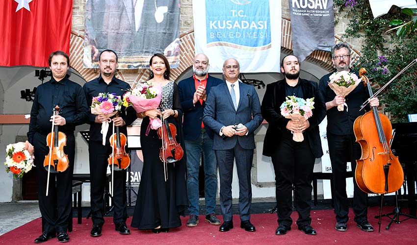 Tarihi Kervansaray’da Atatürk’ün sevdiği şarkılar yankılandı