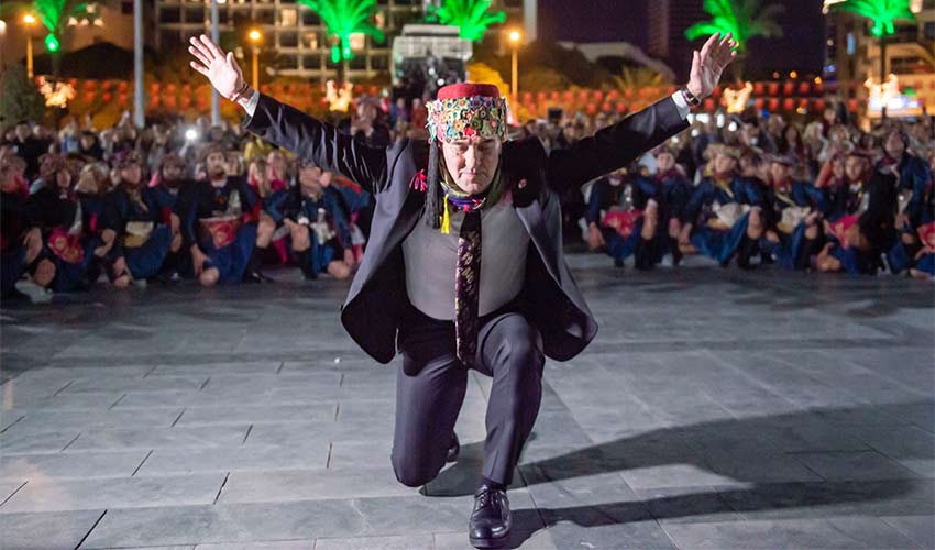 Başkanhdan zeybek sürprizi