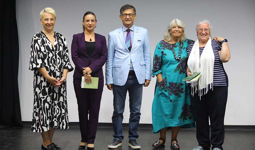 Özgürlüklerimizden vazgeçmiyoruz..