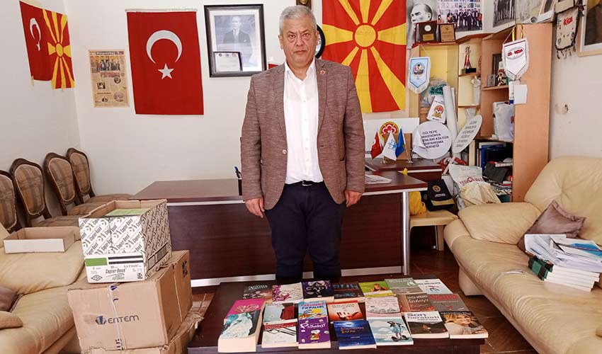 Kitaplar K.Makedonya'ya